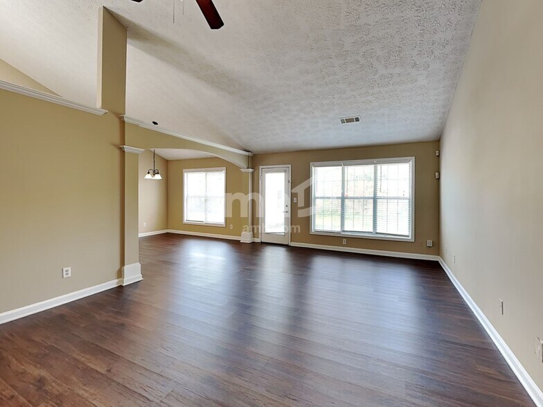 Building Photo - 1545 Maple Pointe Ct