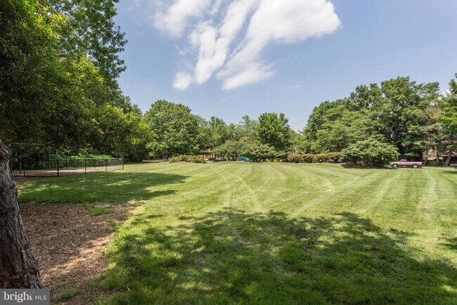 Building Photo - 11039 Villaridge Ct