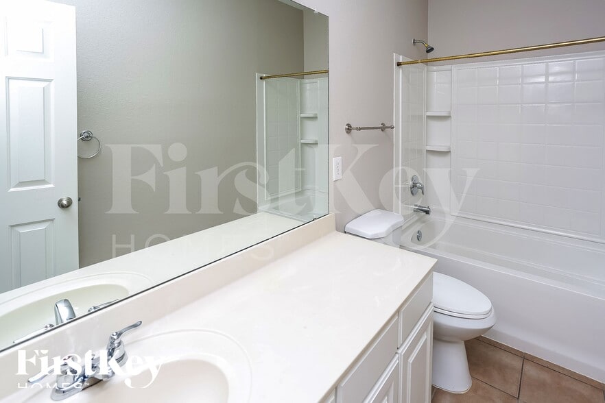 Building Photo - 905 Sheryn Dr