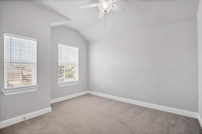Building Photo - 2404 Burberry Ln