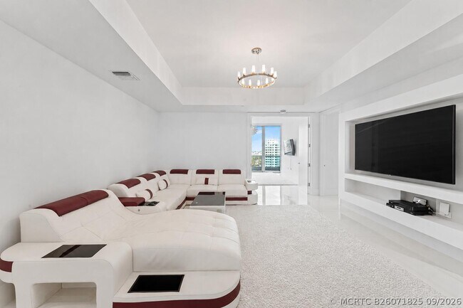 Building Photo - 5959 Collins Ave