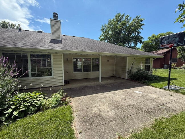 Building Photo - 3700 Wakefield Dr