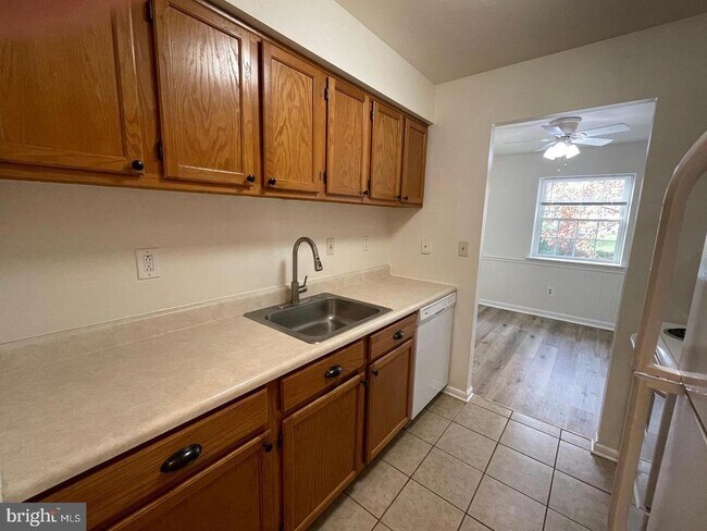 Building Photo - 3017 Valley Dr