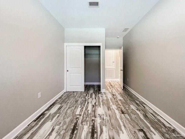 Building Photo - 5170 Burlington Ave