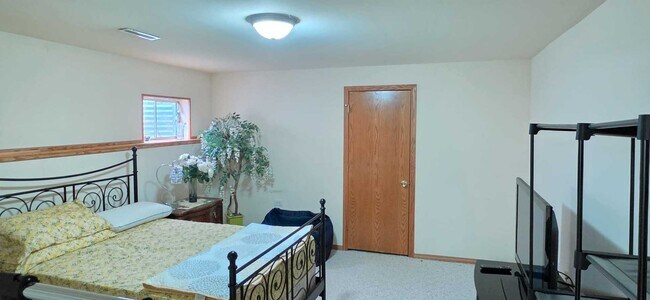 Building Photo - 2416 Boxwood Ln