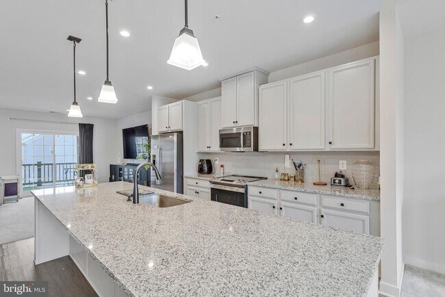 Building Photo - 10910 Presidential Pkwy