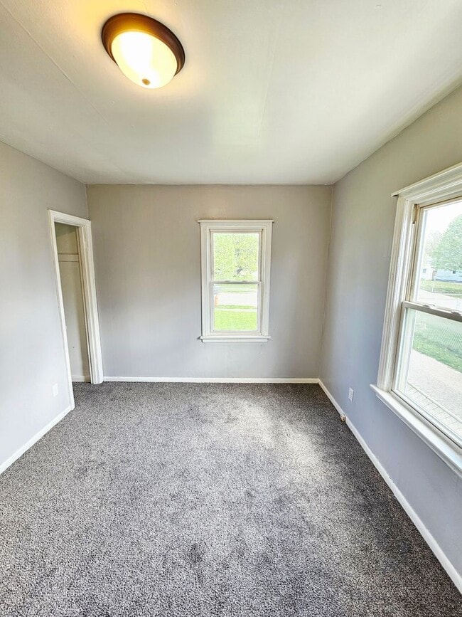 Building Photo - Move-In Ready 2BR/1BA Home w/ 2-Car Garage | Recently Updated