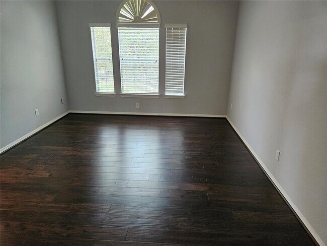 Building Photo - 7714 Bayou Green Ln