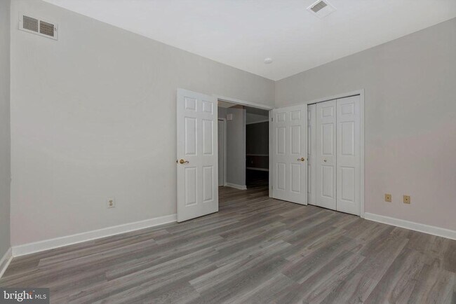 Building Photo - 910 McLendon Dr