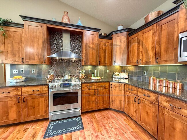 Building Photo - Stunning River Ridge Home With Spectacular Views