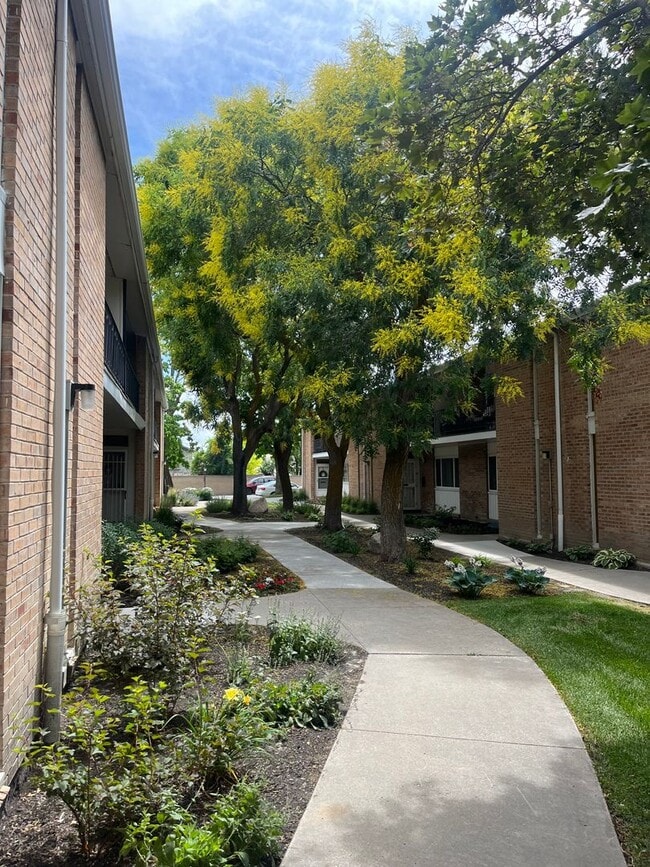 Building Photo - 3 Bedroom Townhome at Three Fountains in M...