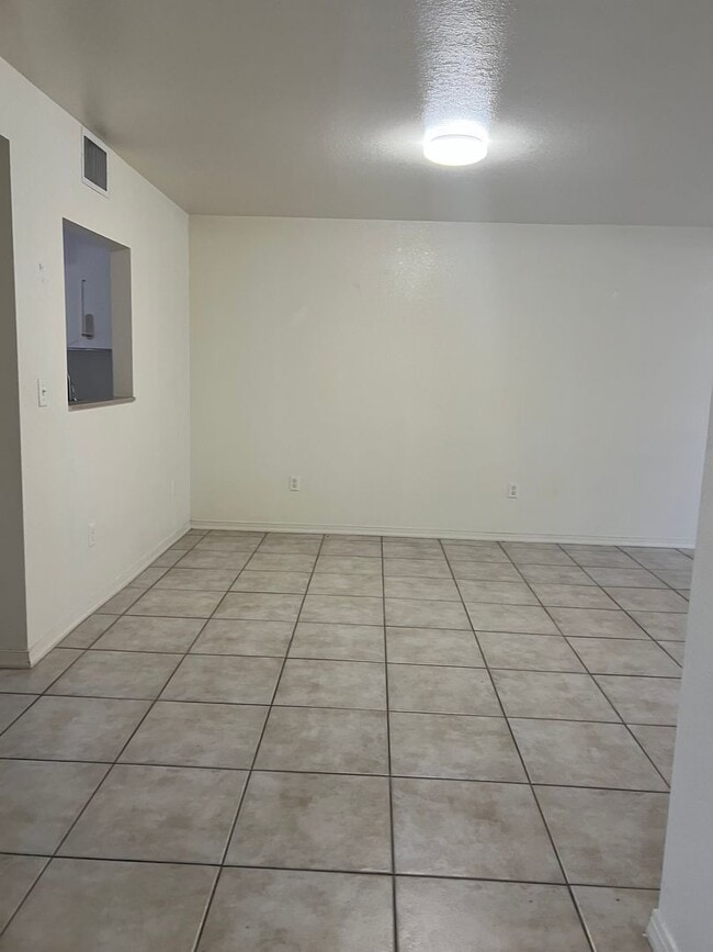 Building Photo - 4520