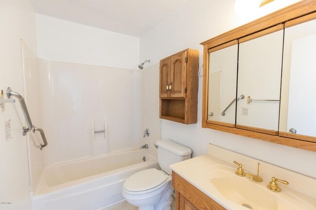 Building Photo - Great Tri-Level home close to ASU