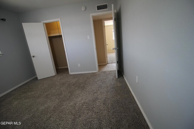 Building Photo - 351 Duanesburg St