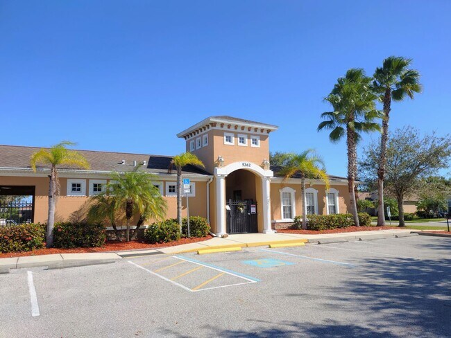 Building Photo - Annual Rental - Lovely 3 Bedroom 2 Bathroo...