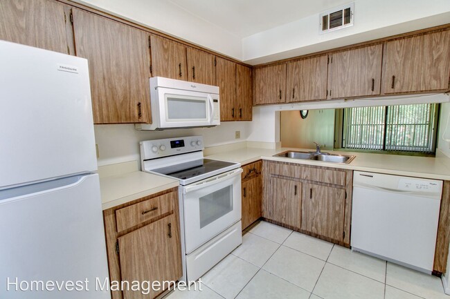 Building Photo - 2 br, 2 bath House - 3293 Westridge Blvd #23