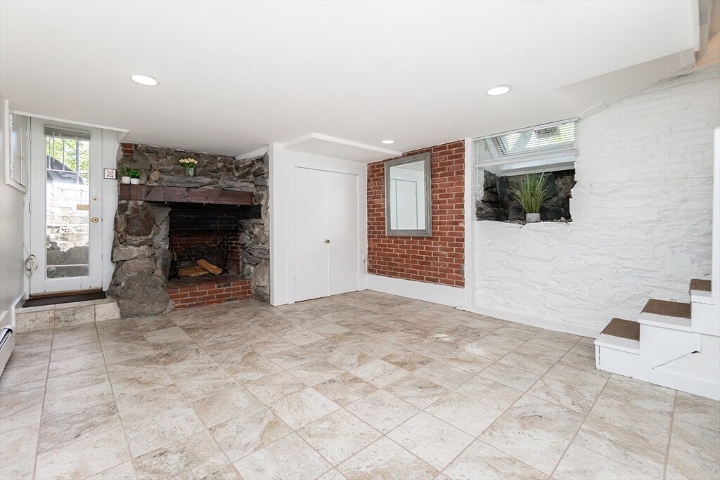 Building Photo - 69 Walker St