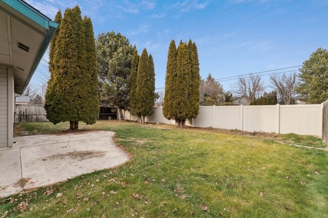 Building Photo - 13402 W Persimmon St