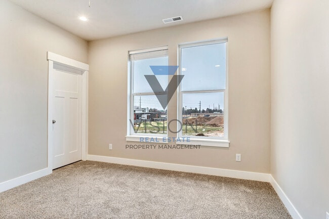 Building Photo - 1098 S High Ridge Dr