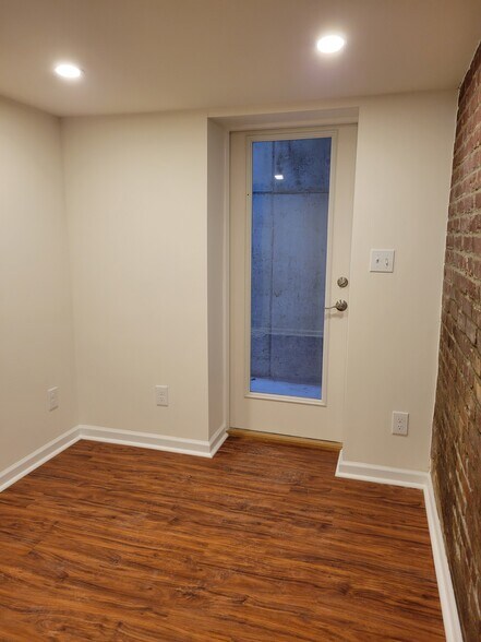 Building Photo - 1012 Park Rd NW