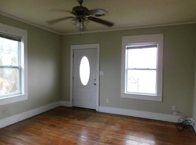 Building Photo - 2117 Grover Ave