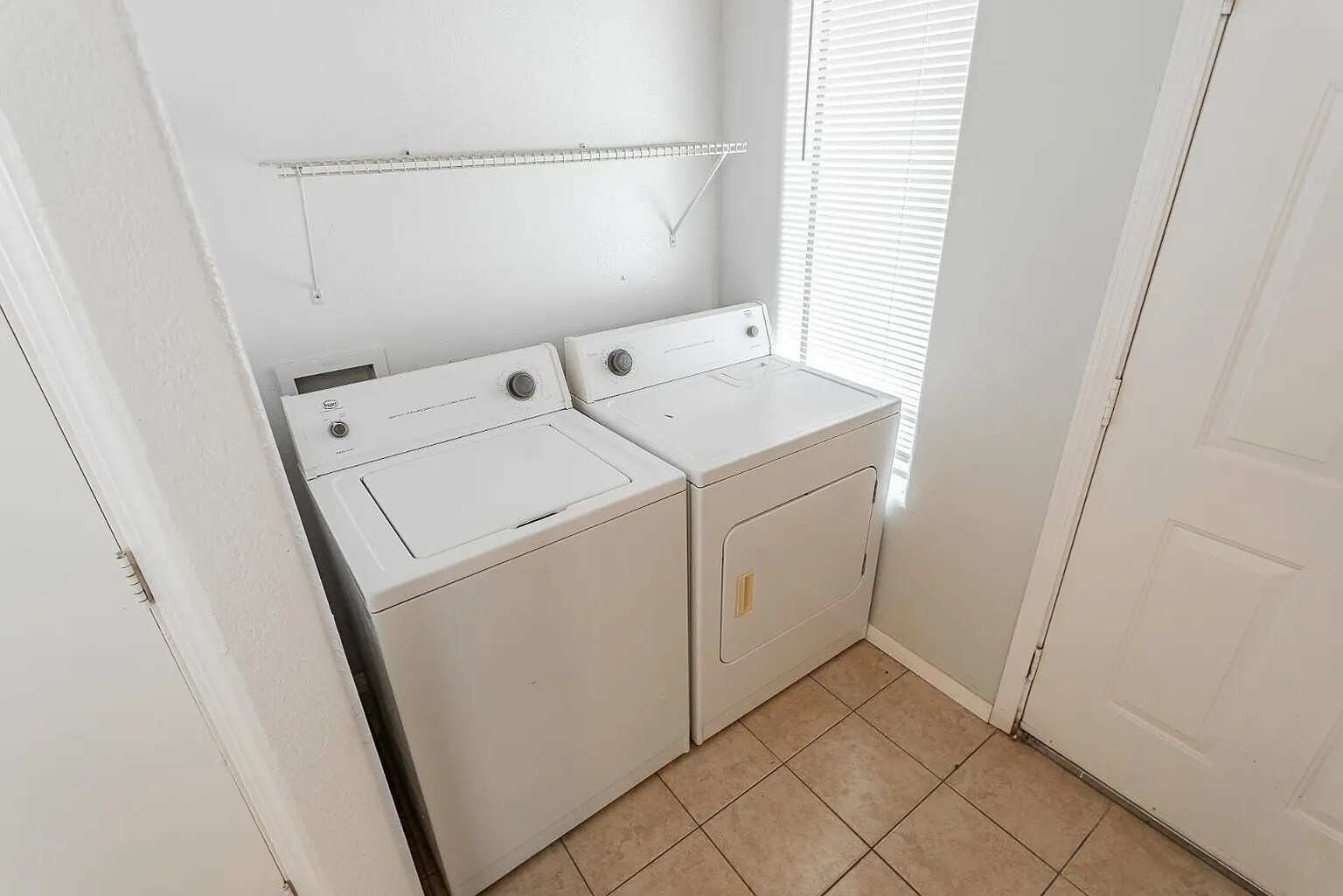 Building Photo - 1960 E Ambush St