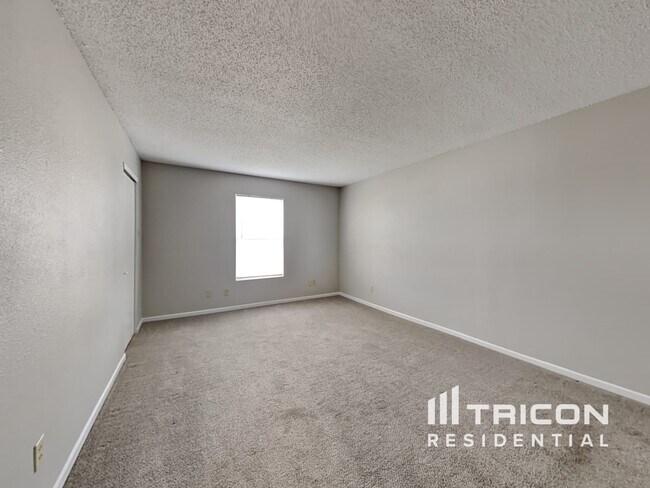 Building Photo - 8540 Bluff Point Way