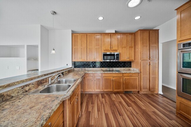 Building Photo - Escondido -Beautiful San Pasqual area ,Spa...