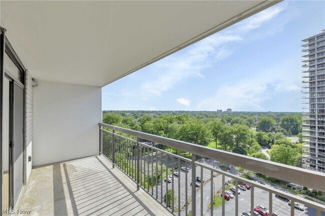 Building Photo - 12550 Lake Ave