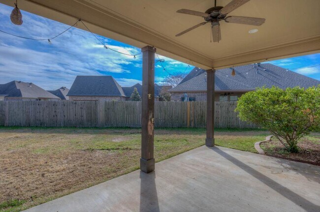 Building Photo - 520 Falling Water Cir