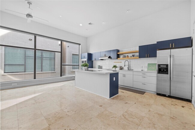 Building Photo - 2417 Charleston St