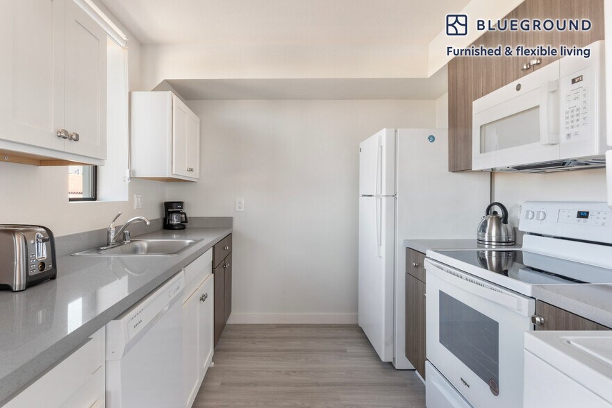 Building Photo - 1698 University Ave