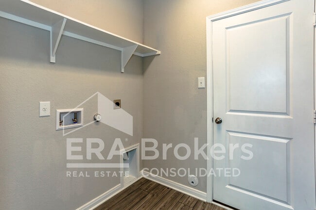 Building Photo - 909 Clanton Cove