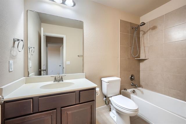 Building Photo - 875 Vaquero St