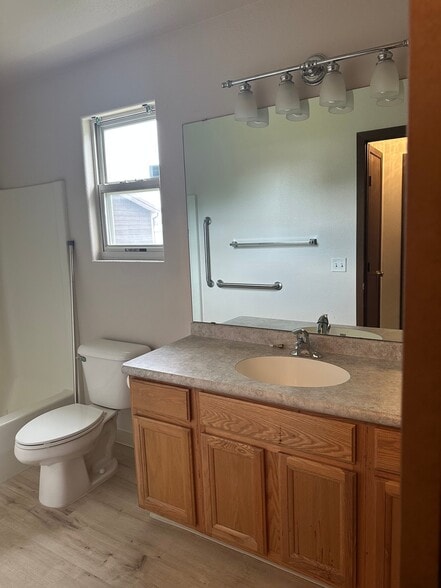 Building Photo - 3390 Canyon Dr