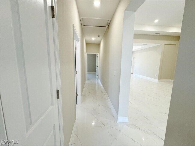 Building Photo - 313 Hermosa Ave