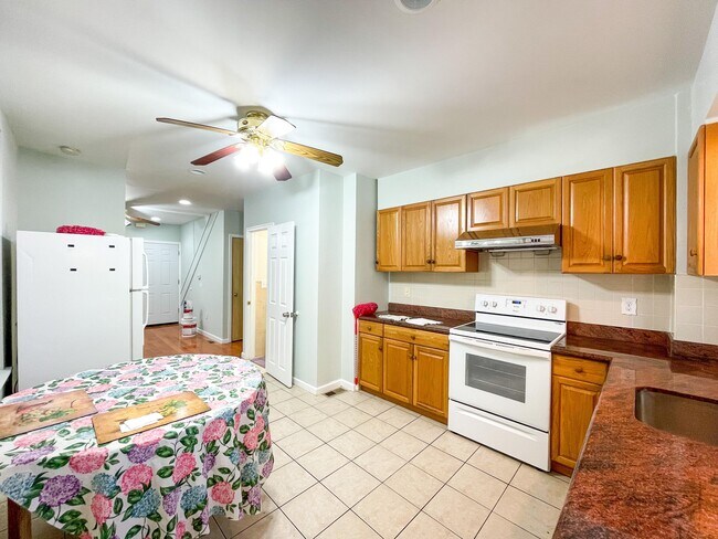 Kitchen - 1522 Mifflin St