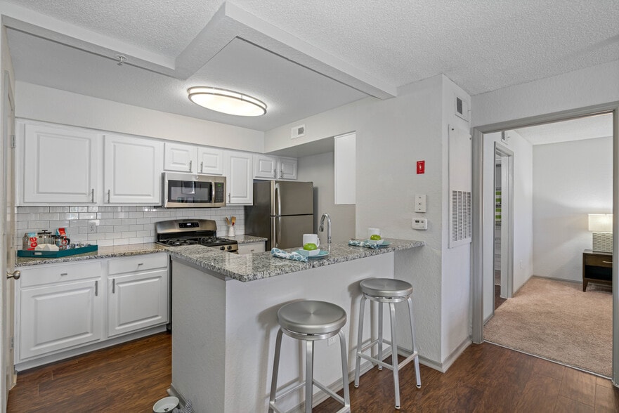 Building Photo - z-121625-The Terraces at Lake Mary