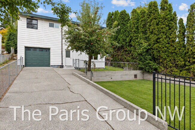 Building Photo - Delightful Magnolia 4br Remodel * Walkable Salmon Bay Location, Central Yet Quiet