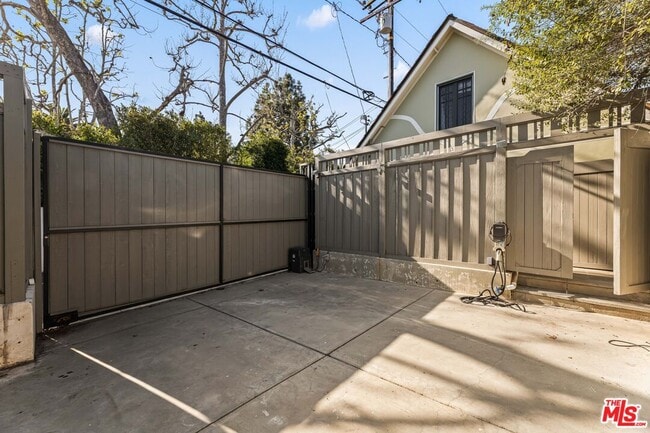 Building Photo - 602 11th St