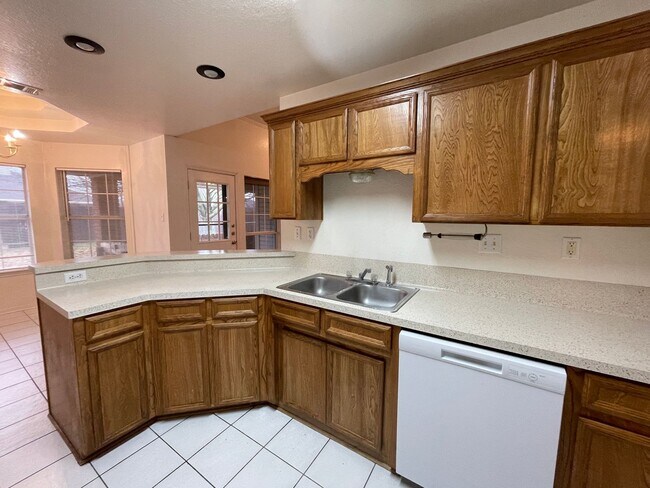 Building Photo - 2306 Moonstone Dr