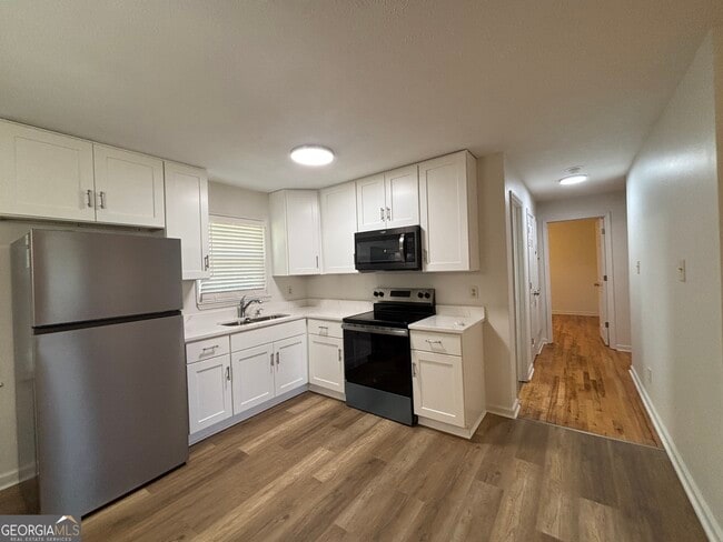 Building Photo - 1015 Highland Ave