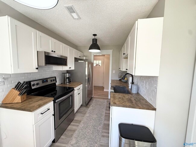 Building Photo - 9742 Wallwood Dr SE