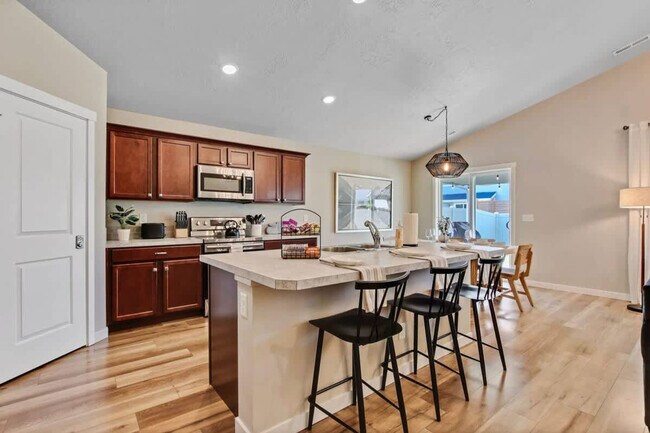 Building Photo - 187 W Waukesha St