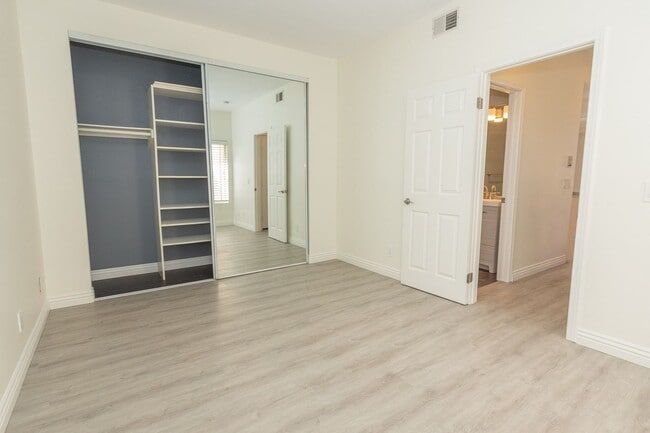 Building Photo - Modern Coastal 3 Bed/3 Bath Townhome w/ Rooftop Deck w/ Bay & Ocean Views in North Pacific Beach!