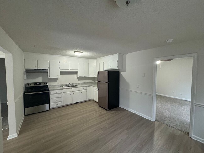 Building Photo - 126 Woodside Ave