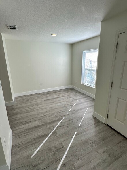 Building Photo - 176 Pine Grove Dr