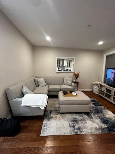 Building Photo - 323 Athens St