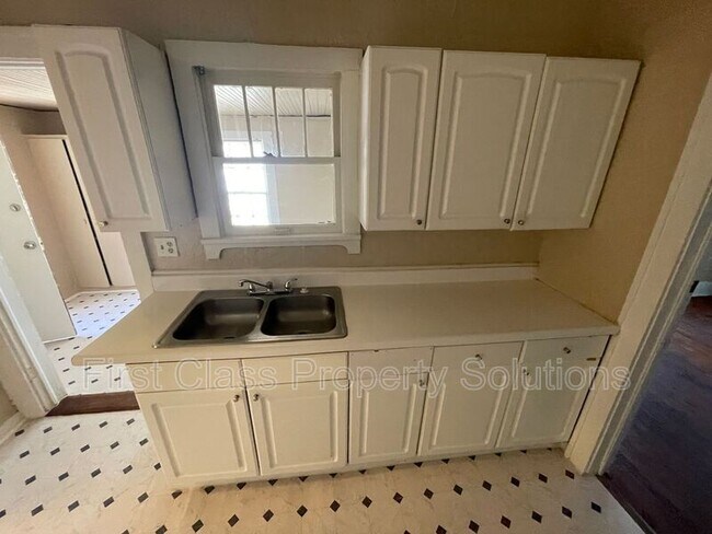 Building Photo - 121 NW 29th St