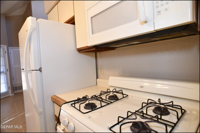 Building Photo - 813 Knorr Pl